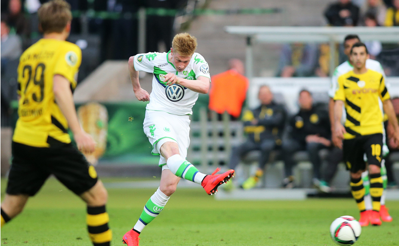 梅西因为足球改变性格！从天生内向到绝对领袖！（足球重塑梅西：从内向少年到无可争议的领袖）