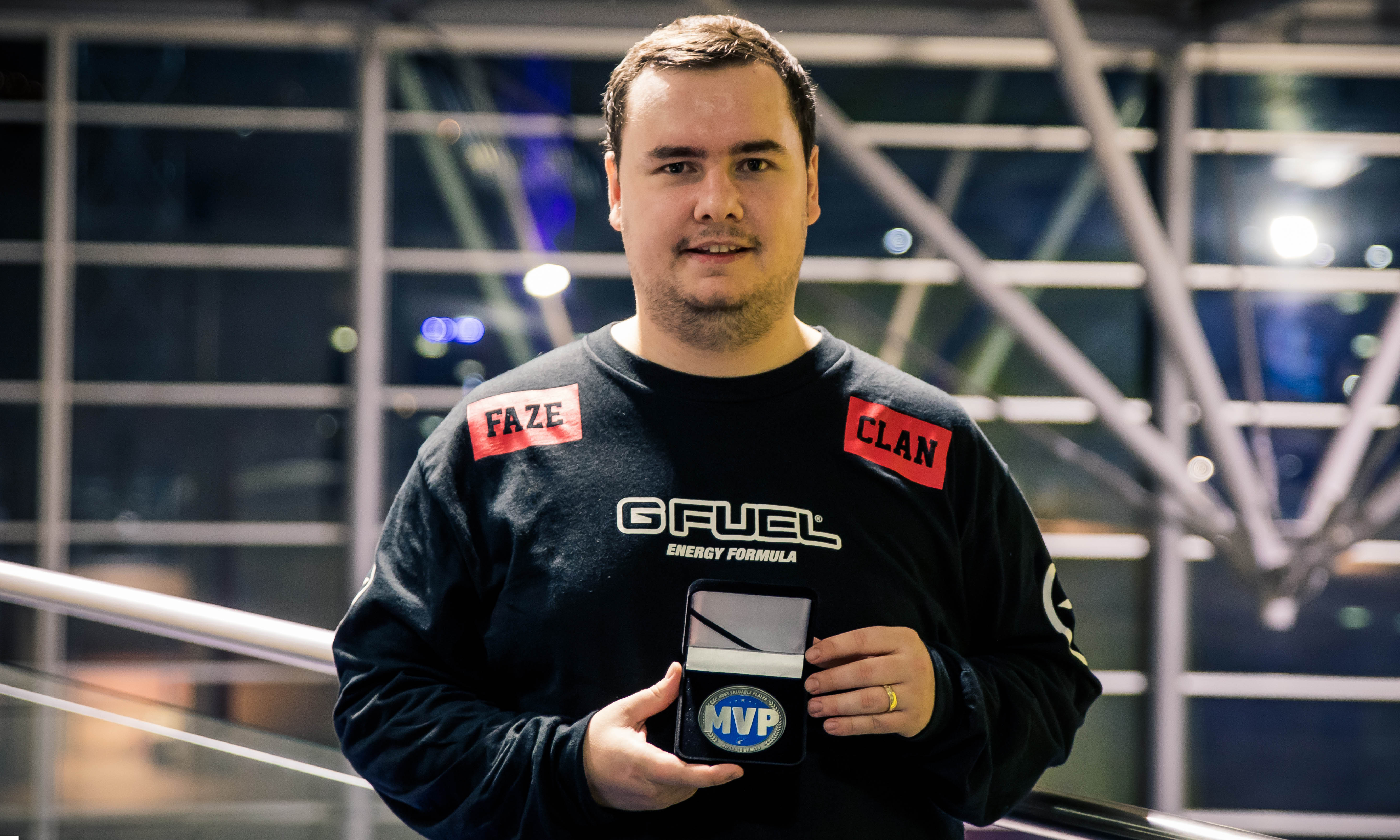 传闻： BIG 正在与 jame 进行谈判